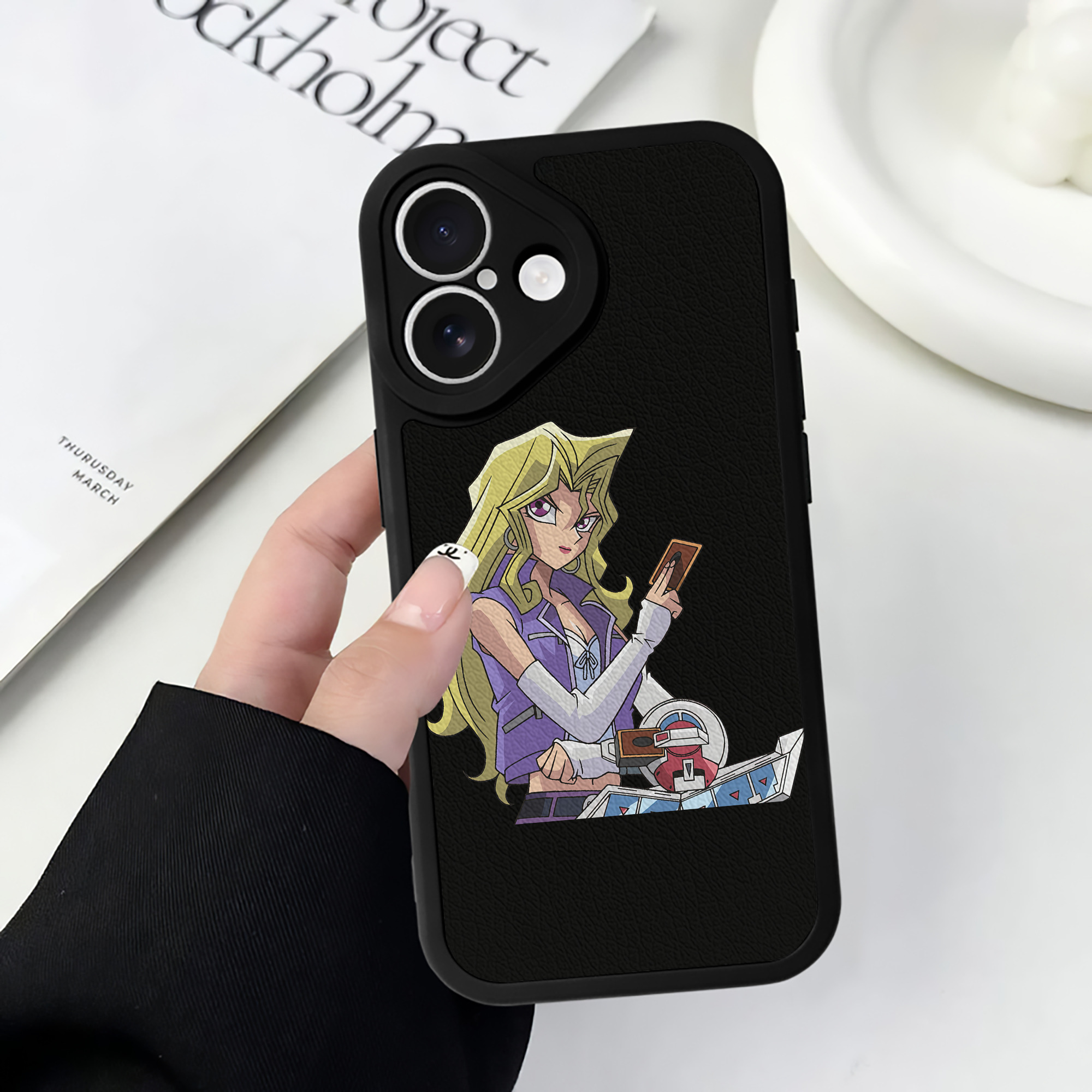 遊☆戯☆王 Yu-Gi-Oh! 【iPhone 16シリーズ対応】シリコンスマホケース（レザー調） 材質：シリコン